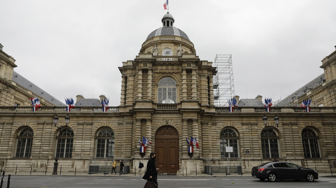 Fransa Senatosu "ayrılıkçı" tasarıdaki yasakları genişletti