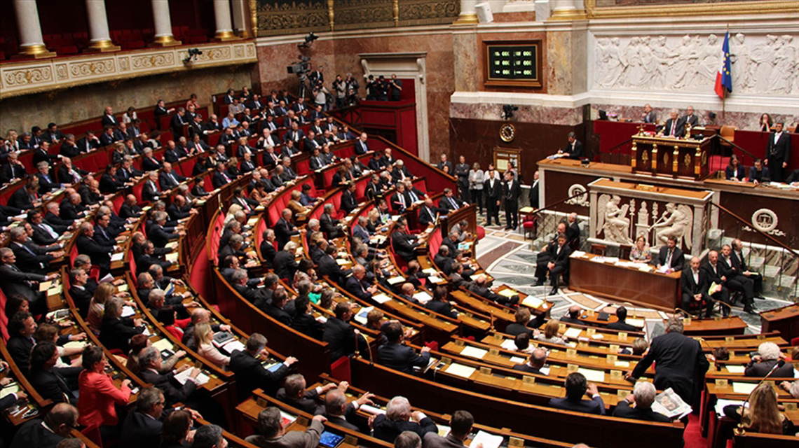 Fransa'da 16 emekli generalden Meclis'e uyarı