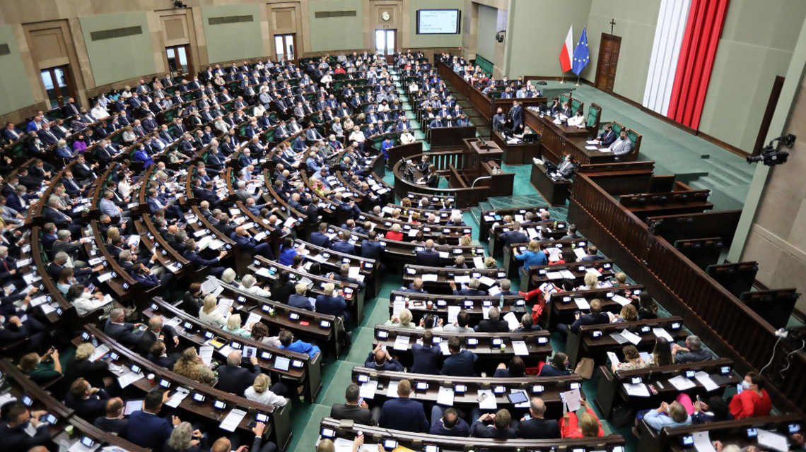 Polonya parlamentosundan medyaya sınırlama