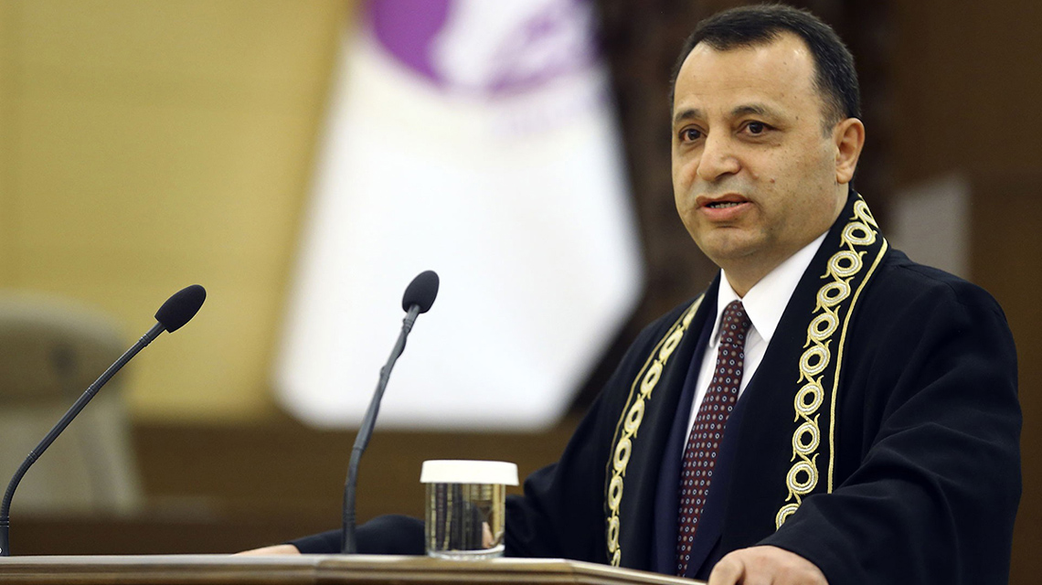 AYM Başkanı Arslan'dan yerel mahkemelere tepki