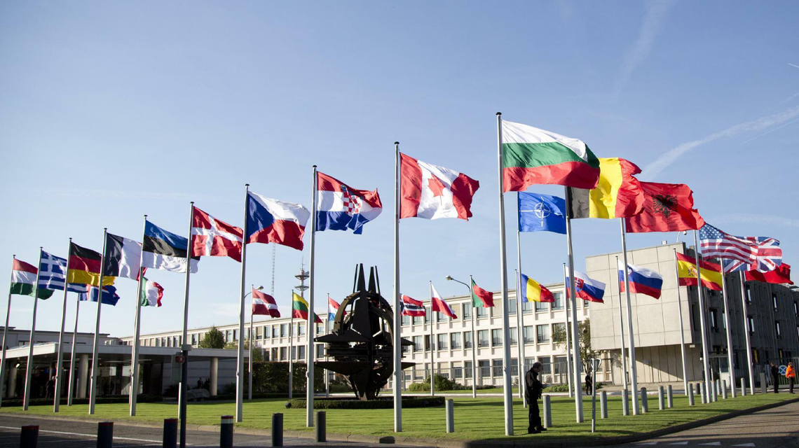 Fransa'dan NATO'ya: "Avrupa savunmasından korkmayın"
