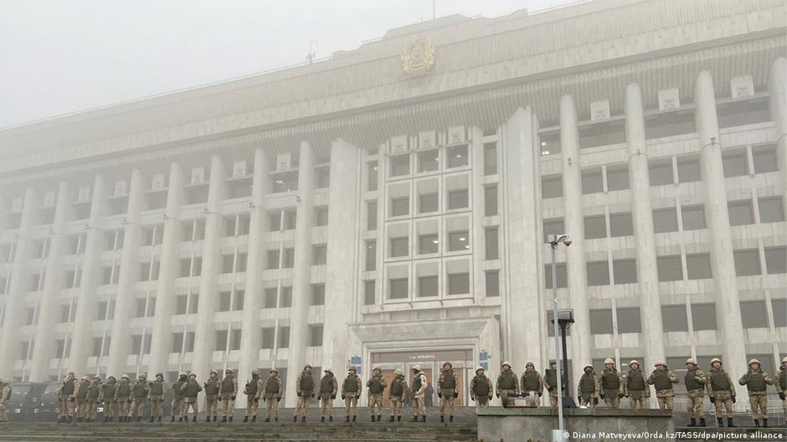 Kazakistan'da siyasi kriz: Hükümet istifa etti