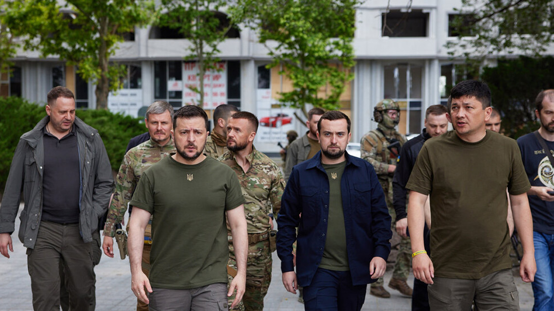Zelensky, Ukrayna’da Toplu Tasfiyelere Başladı!