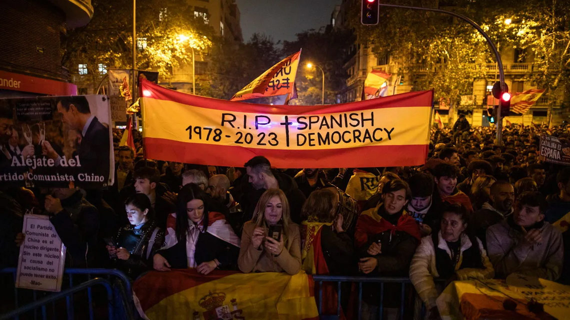 İspanya'da Kurumlar Siyasi Partilerin Baskısı Altında!