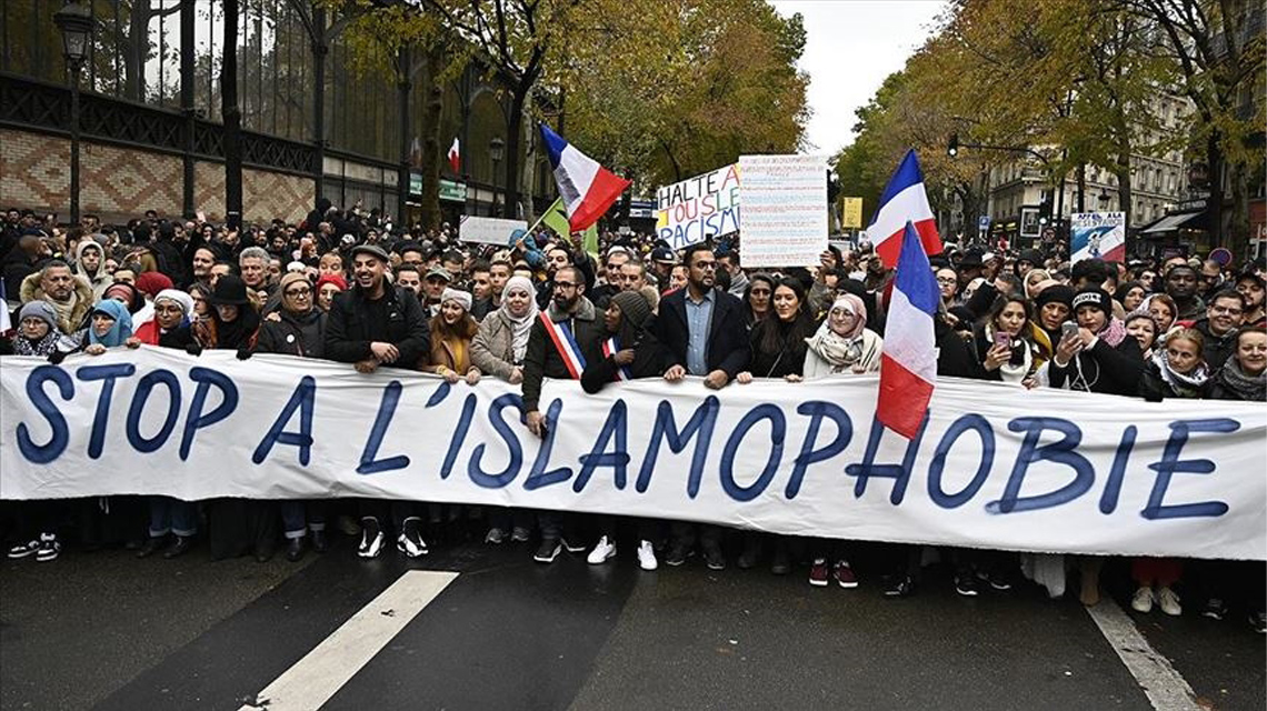 Fransa yönetimi Müslüman STK'lara baskıyı artırıyor