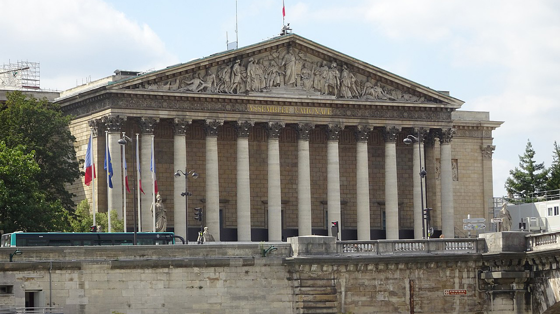 Fransa'da 'ayrılıkçı' yasa tasarısı Meclis'ten geçti