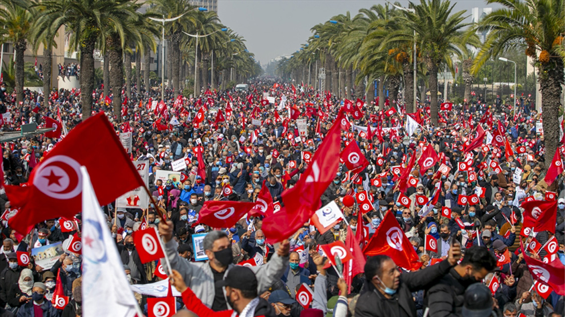 Tunus'ta hükümet krizinden rejim krizine doğru