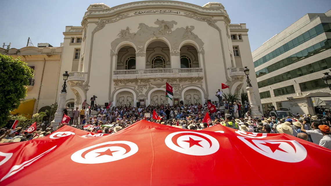 Kriz İçin Resmî Davet: Tunus'ta "Yeni Anayasa" Ne Vadediyor?